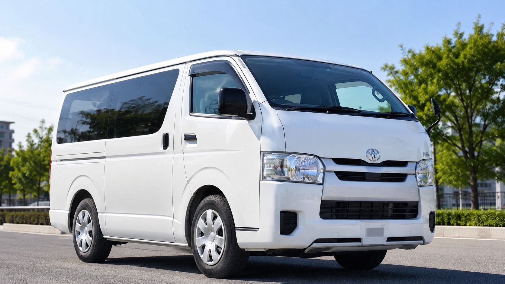 宮木商事が保有する1t車（トヨタ・ハイエース）の外観